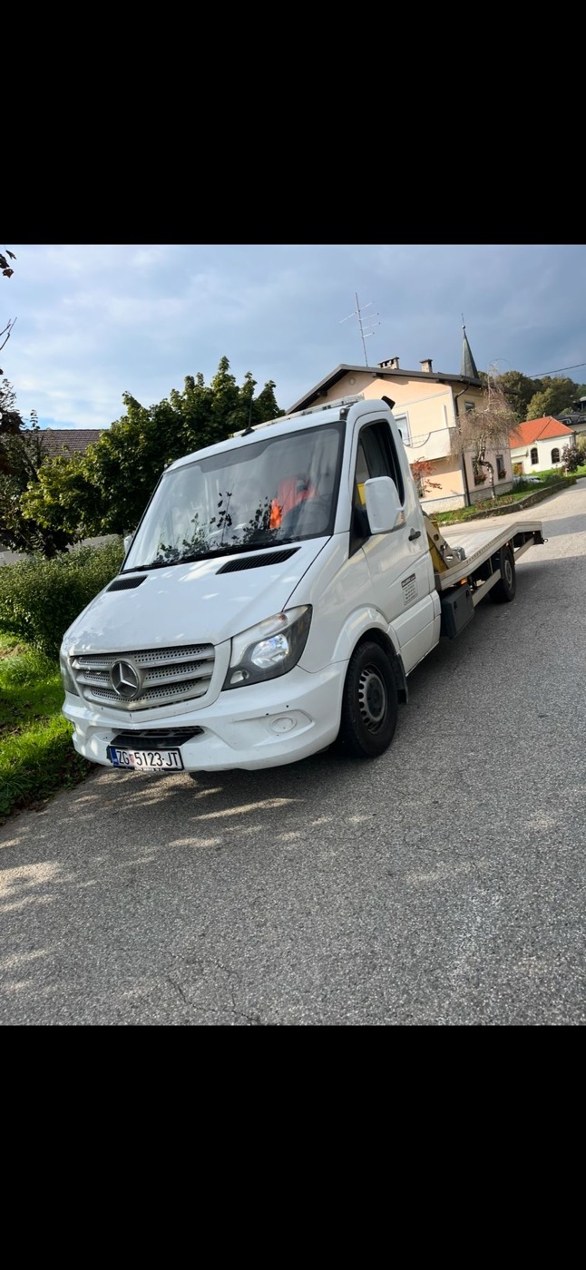 Majerić Mercedes Sprinter tow truck